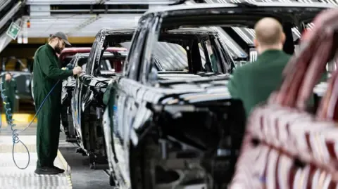 Jaguar Land Rover Supply Chain Workers Reportedly Instructed to Register for Universal Credit, Union Claims